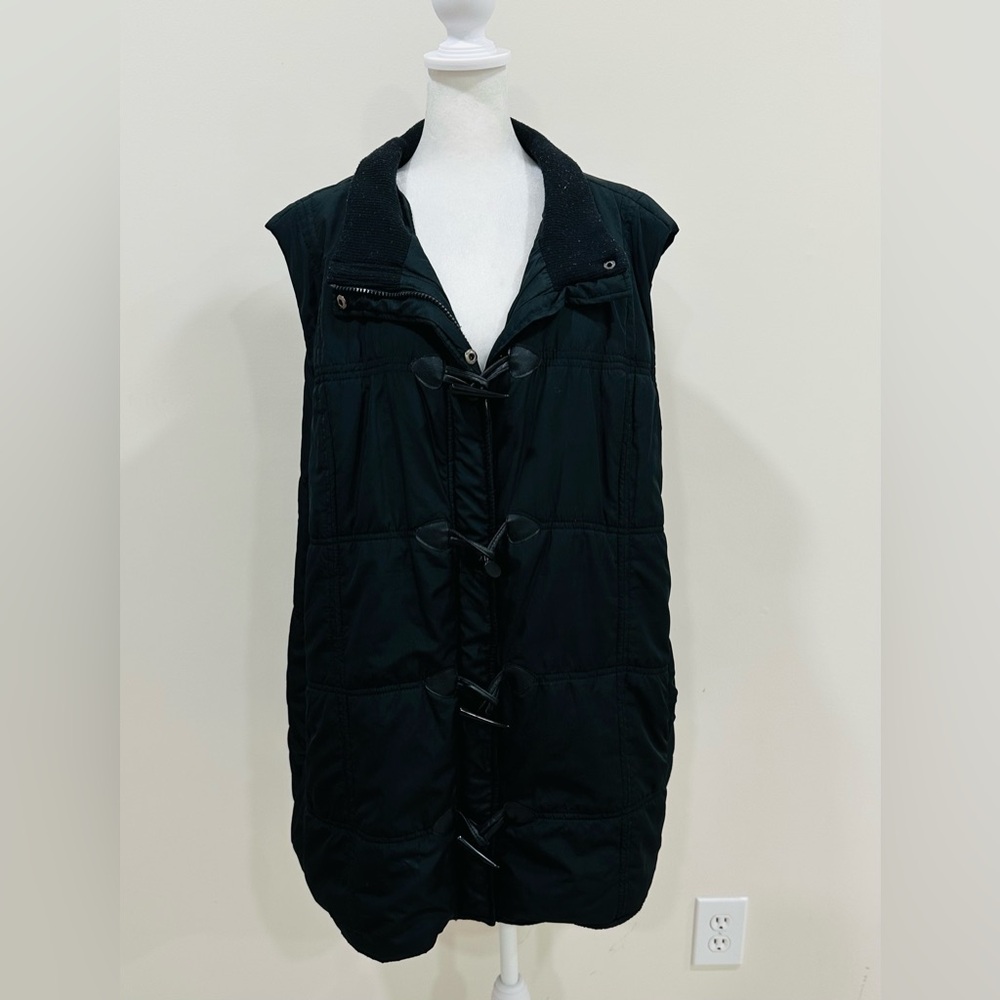 AVENUE Women’s Super Soft Super Light Vest Full Zip With Decorativ Buttons 30/32